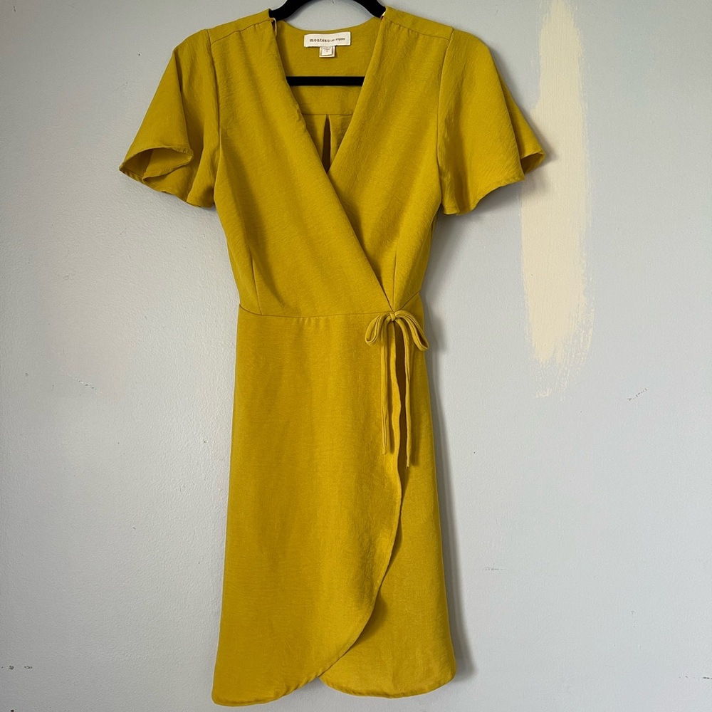 Elegant yellow dress
